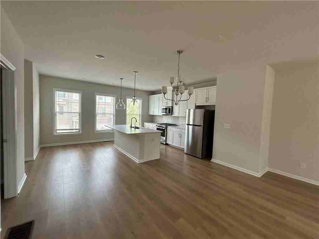 3715 Davis Cir - Photo 7 of 20