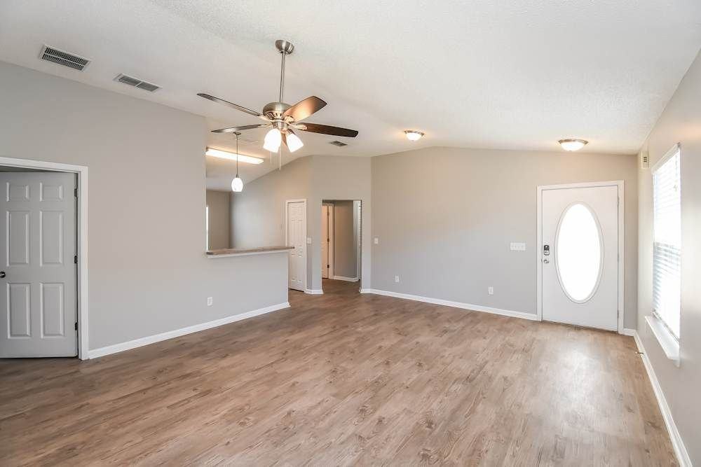 1871 Pineta Cove Drive - Photo 2 of 14