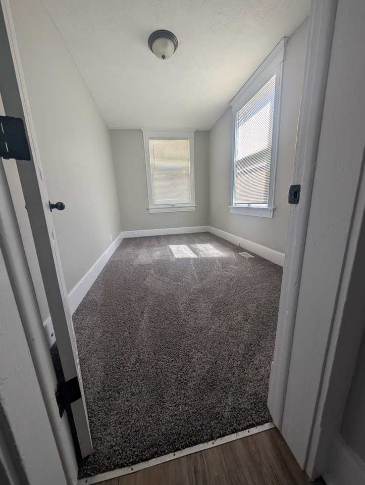 518 N 8th St #1 - Photo 4 of 7