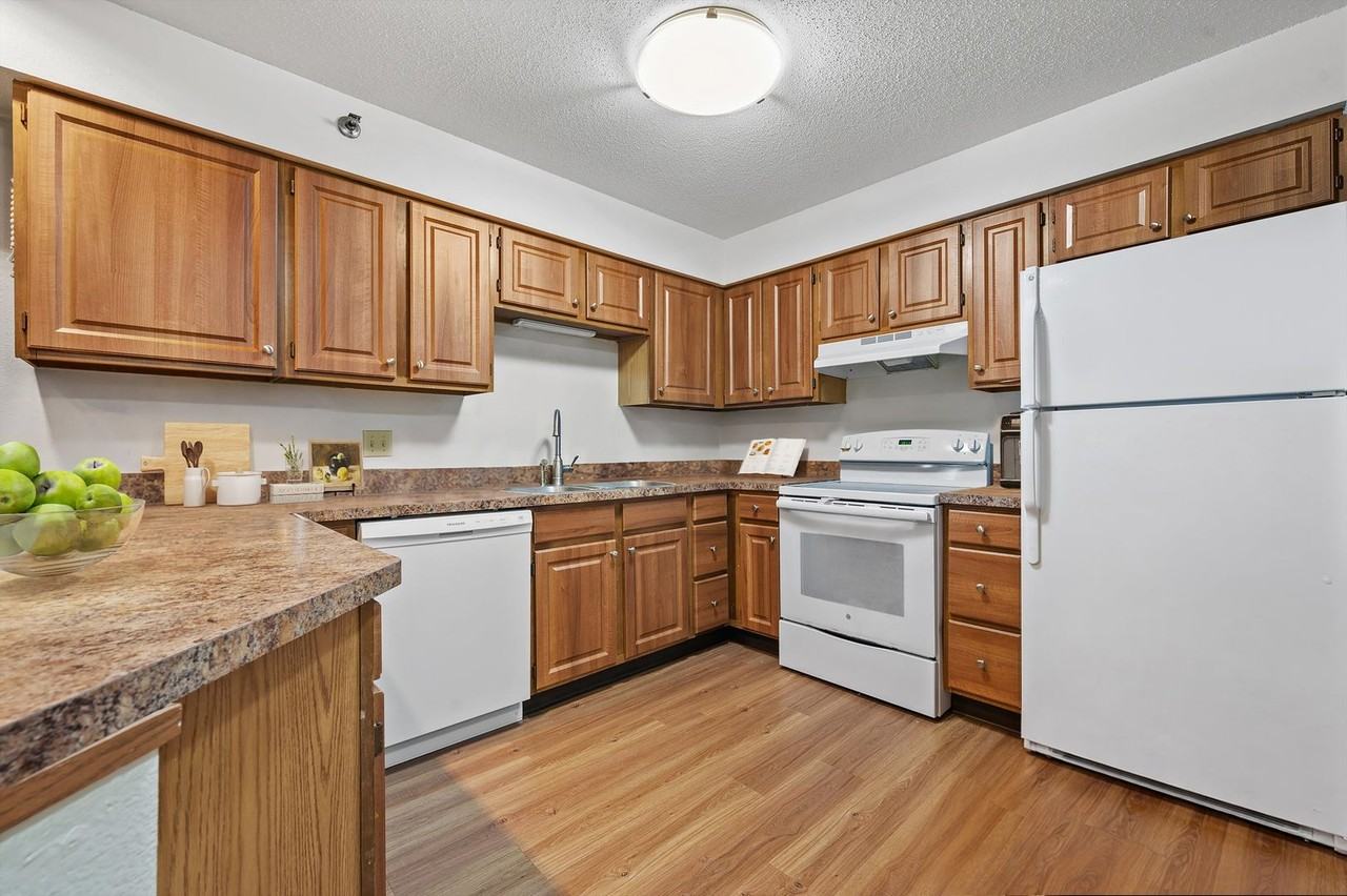Wilshire Manor Associates, LLP - Photo 2 of 14