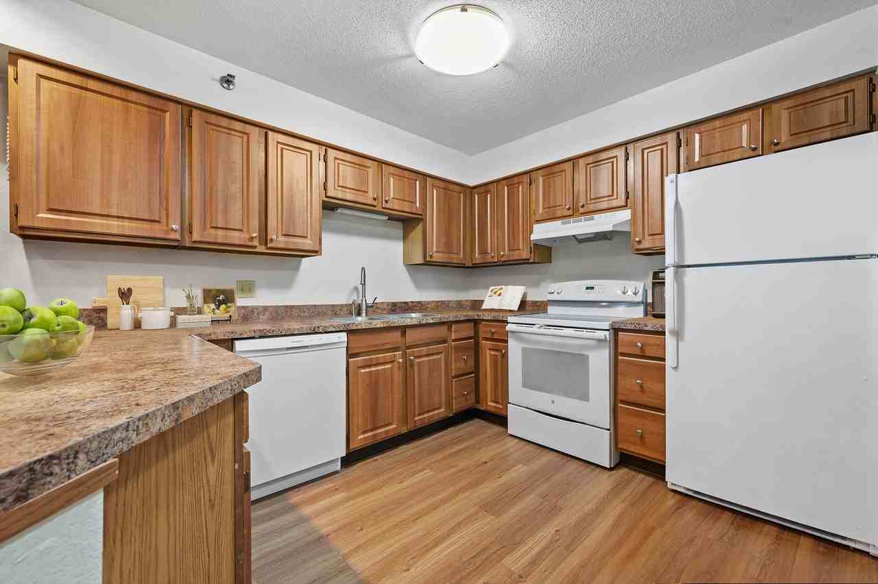 Wilshire Manor Associates, LLP - Photo 2 of 23