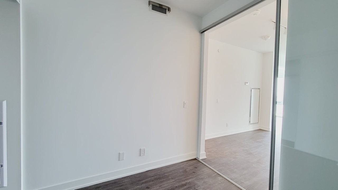 Yonge St & Queen St E #3339 - Photo 6 of 19