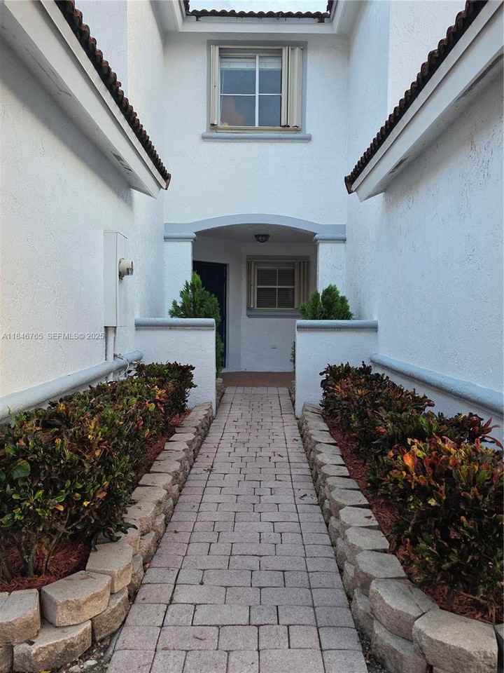 11444 Northwest 48th Terrace #14444 - Photo 3 of 14