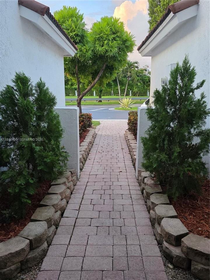 11444 Northwest 48th Terrace #14444 - Photo 4 of 14