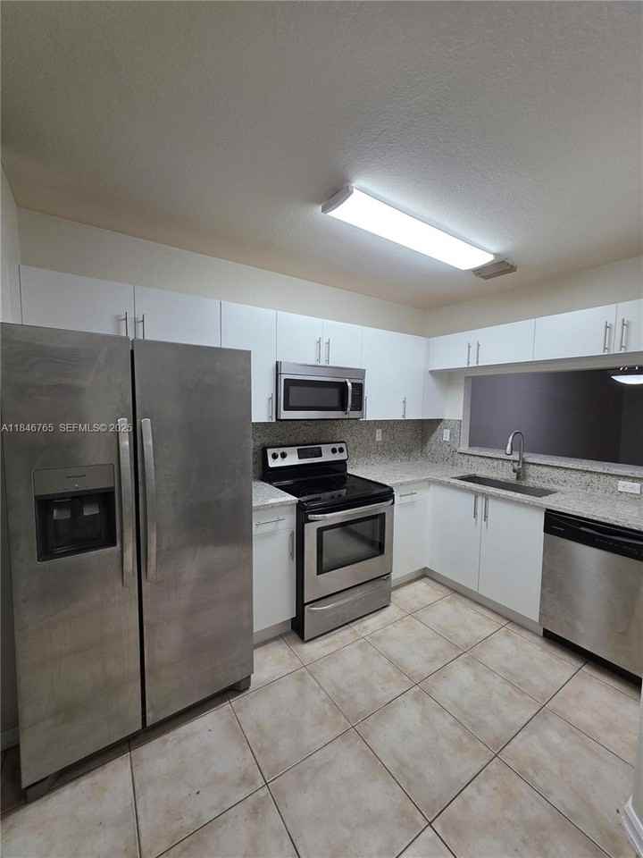 11444 Northwest 48th Terrace #14444 - Photo 6 of 14