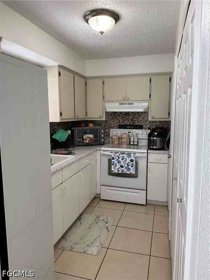 1342 Se 2nd Ave #2 - Photo 5 of 8