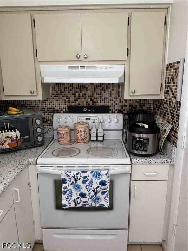 1342 Se 2nd Ave #2 - Photo 6 of 8