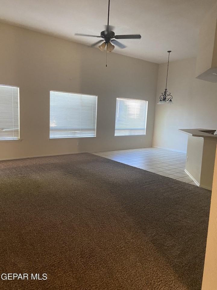 806 Bonnie Ct - Photo 2 of 13