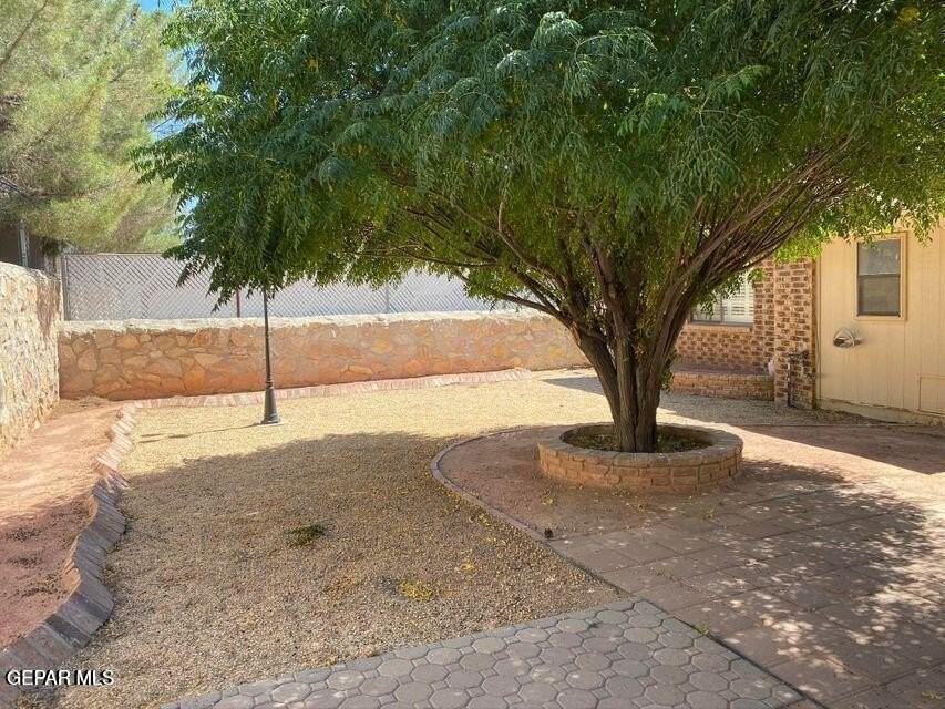 1524 Kolliker Dr - Photo 3 of 12