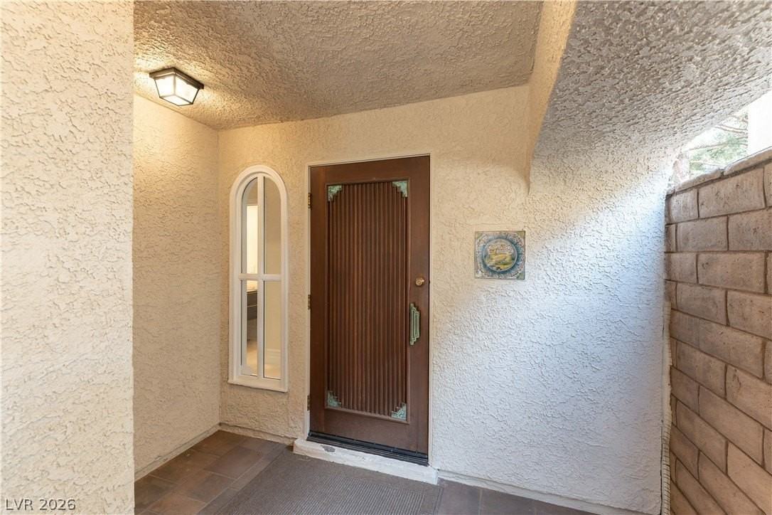 2845 Queens Courtyard Dr - Photo 3 of 50