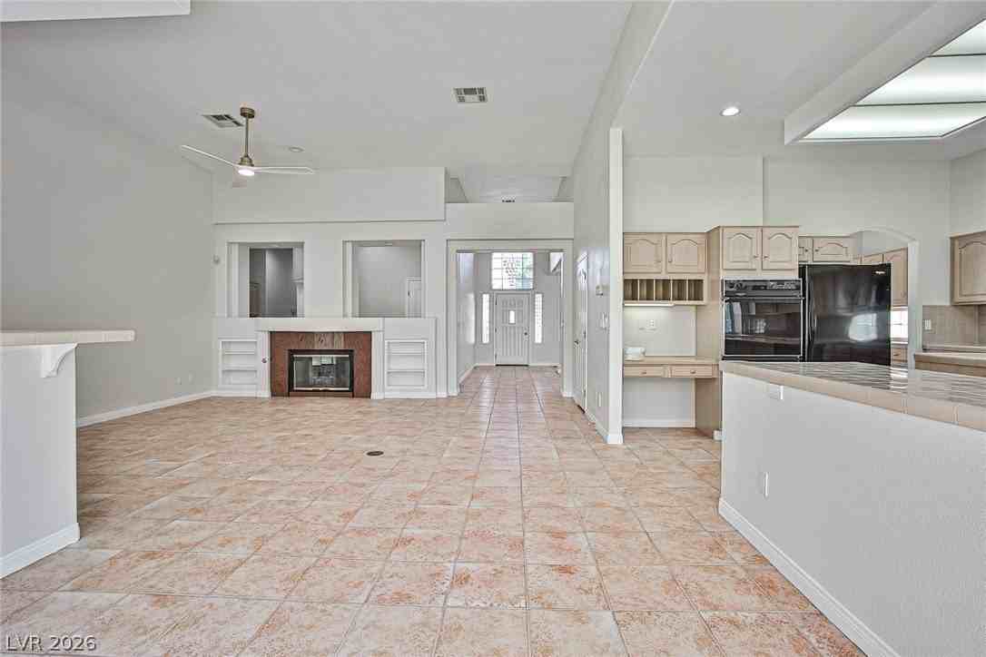 8052 Marbella Cir - Photo 4 of 20