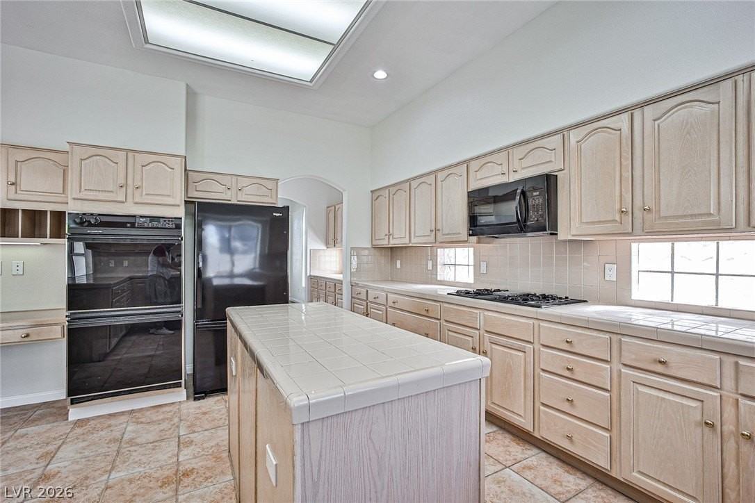 8052 Marbella Cir - Photo 6 of 20