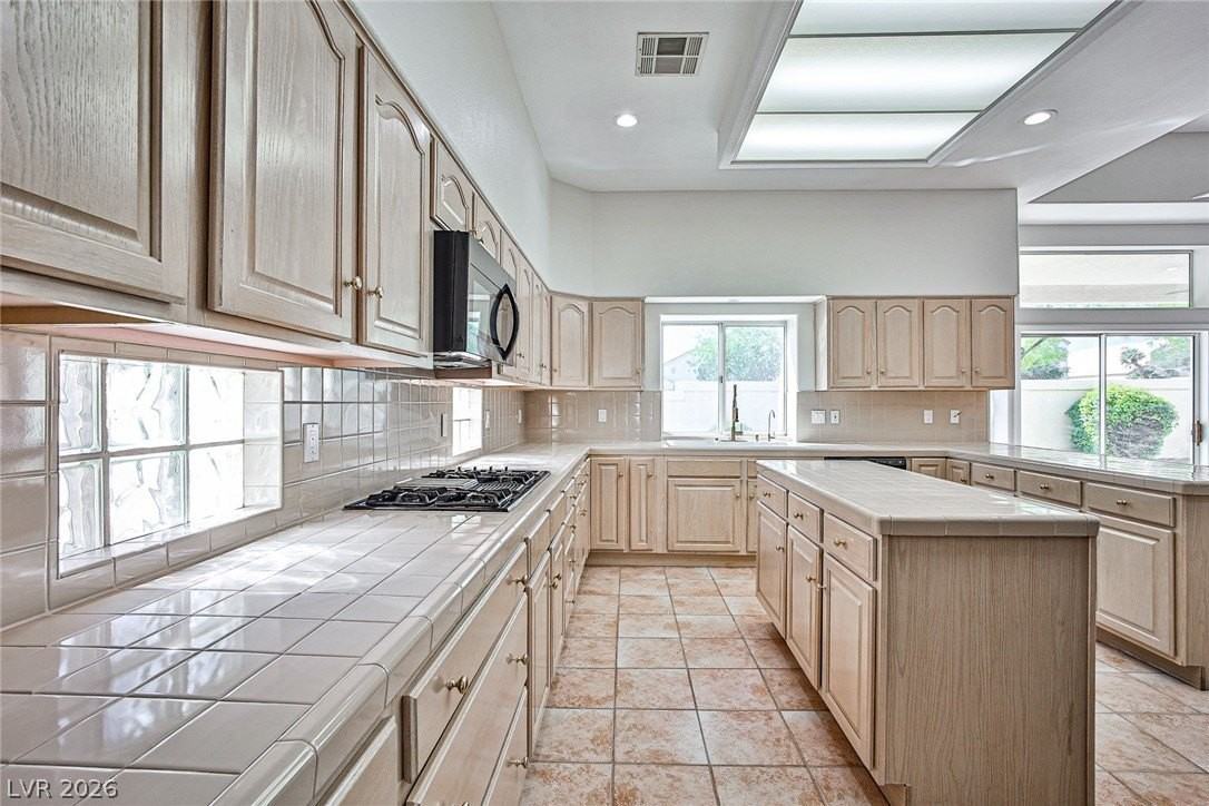 8052 Marbella Cir - Photo 7 of 20