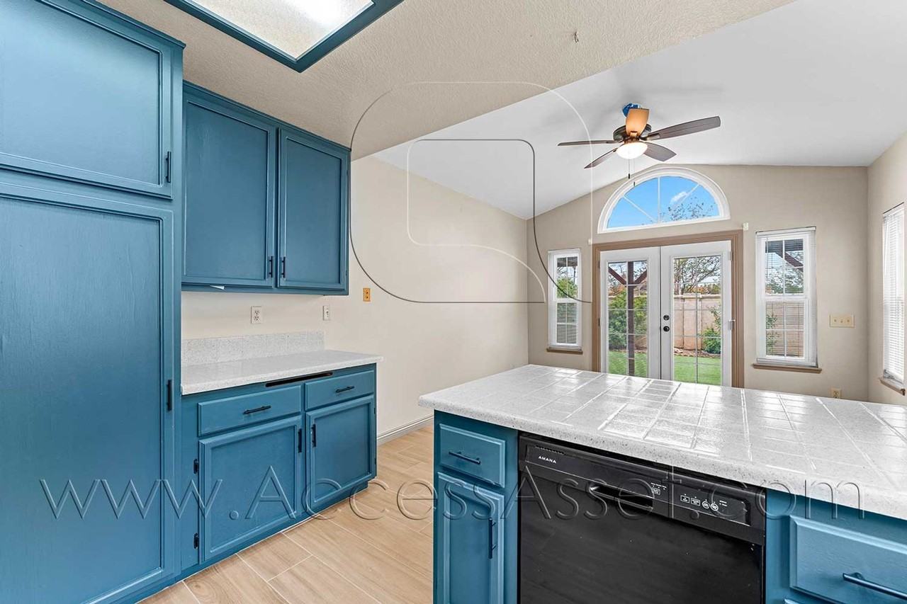 39580 Garin Dr - Photo 2 of 31