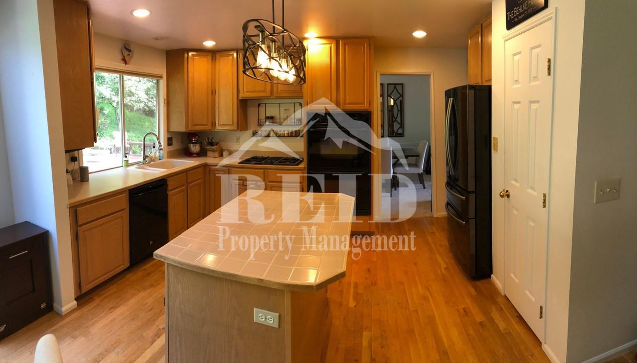 12238 Ridgepoint Cir Nw - Photo 4 of 31