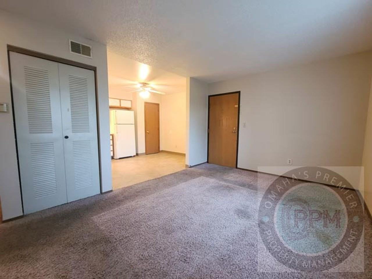 BEN APARTMENTS - Photo 3 of 9