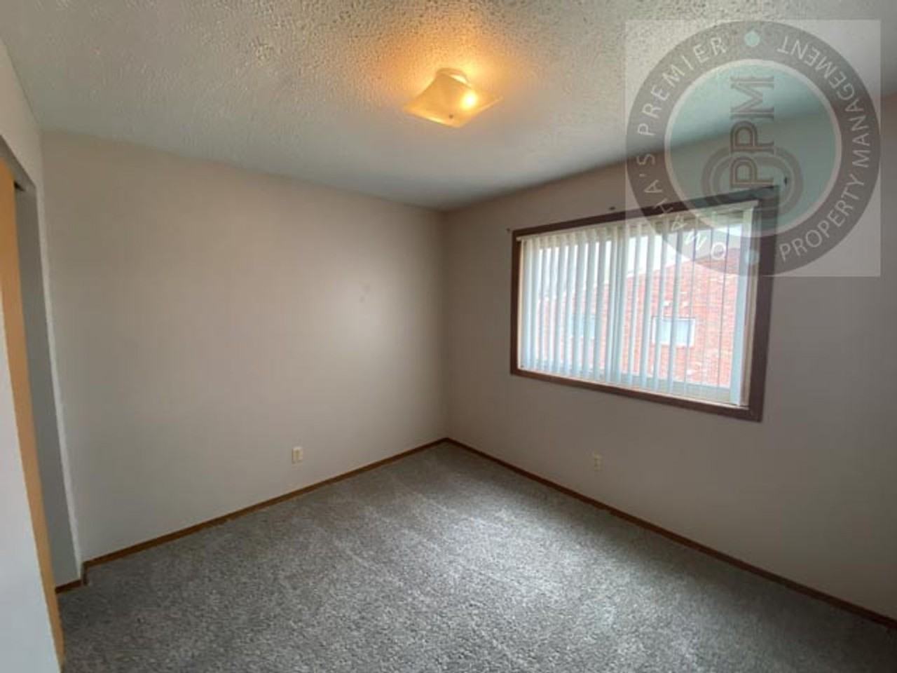 BEN APARTMENTS - Photo 4 of 9