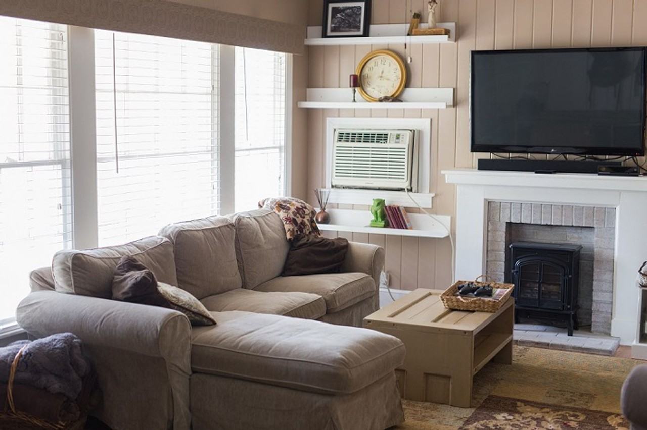 216 Hayter St - Photo 2 of 10