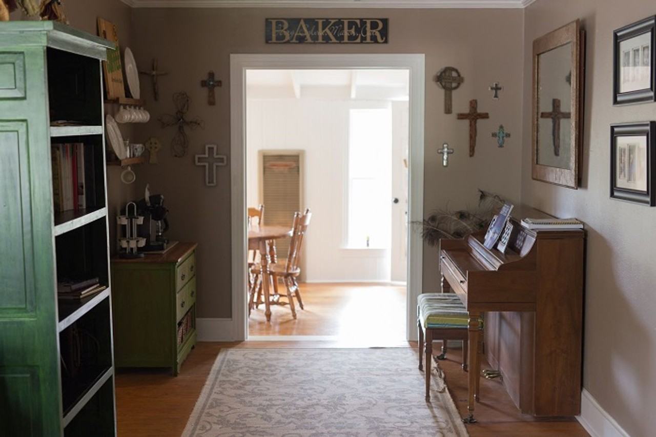 216 Hayter St - Photo 3 of 10