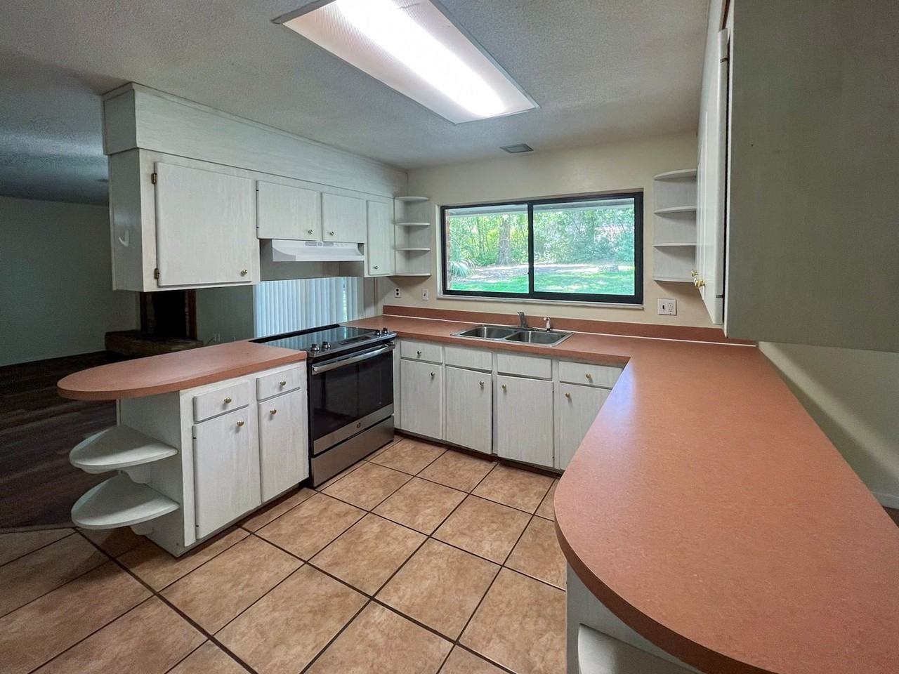 3524 Nw 12th Ave - Photo 7 of 34