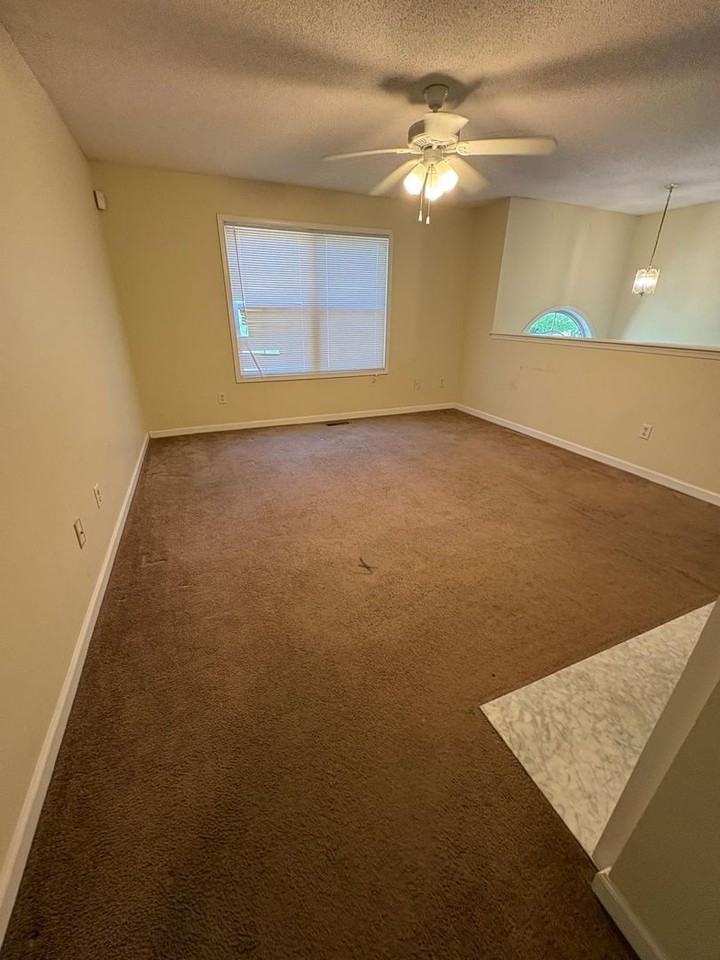 886 Eagles Nest Cir - Photo 3 of 22