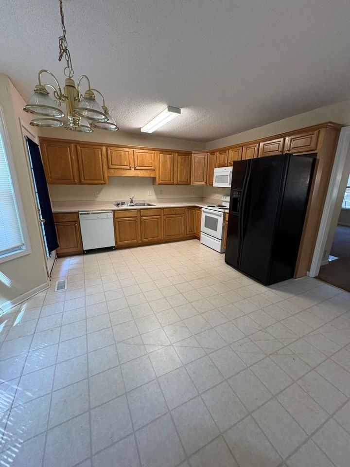 886 Eagles Nest Cir - Photo 5 of 22