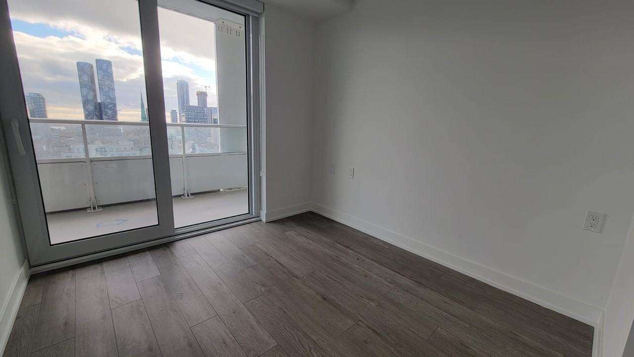 Yonge St & Queen St E - Photo 7 of 38