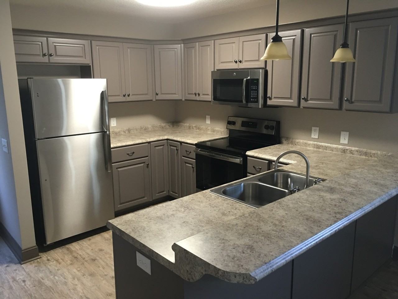 444 S College St - Photo 4 of 15