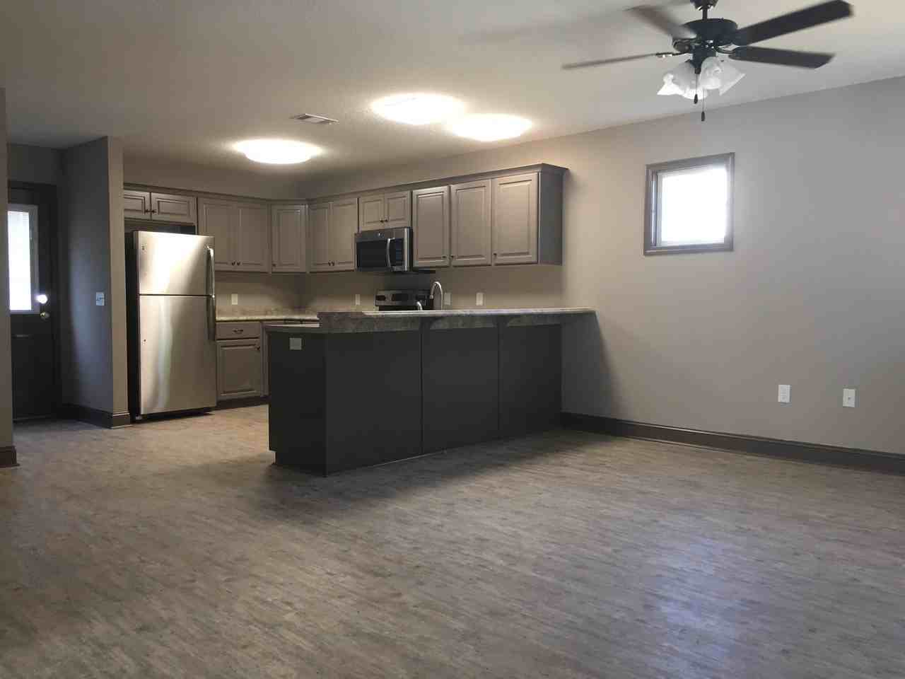 444 S College St - Photo 5 of 15