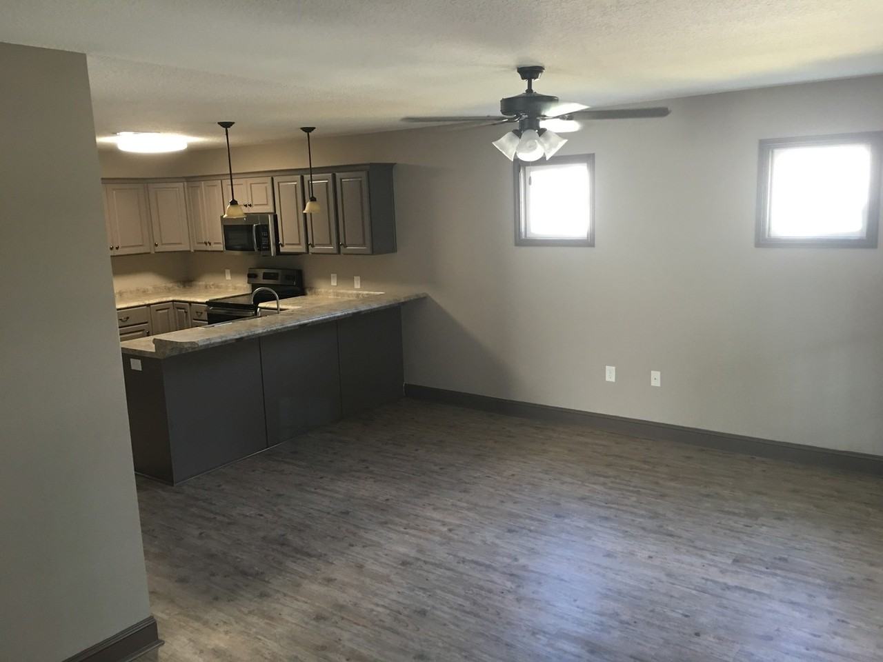 444 S College St - Photo 7 of 15