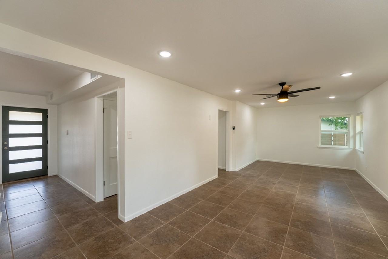 1307 Berkshire Dr - Photo 4 of 41