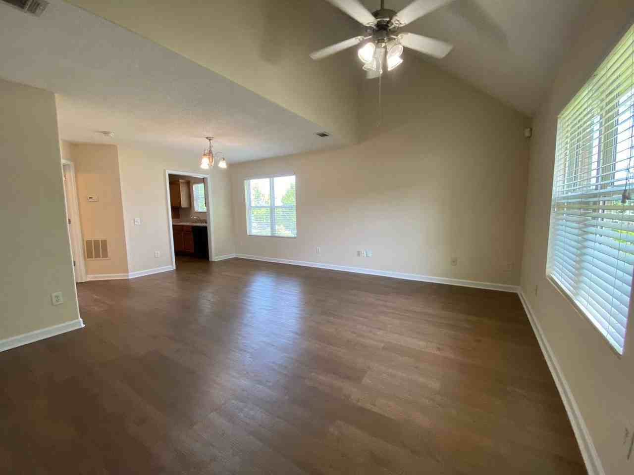 218 Bridgewater Cir - Photo 2 of 18