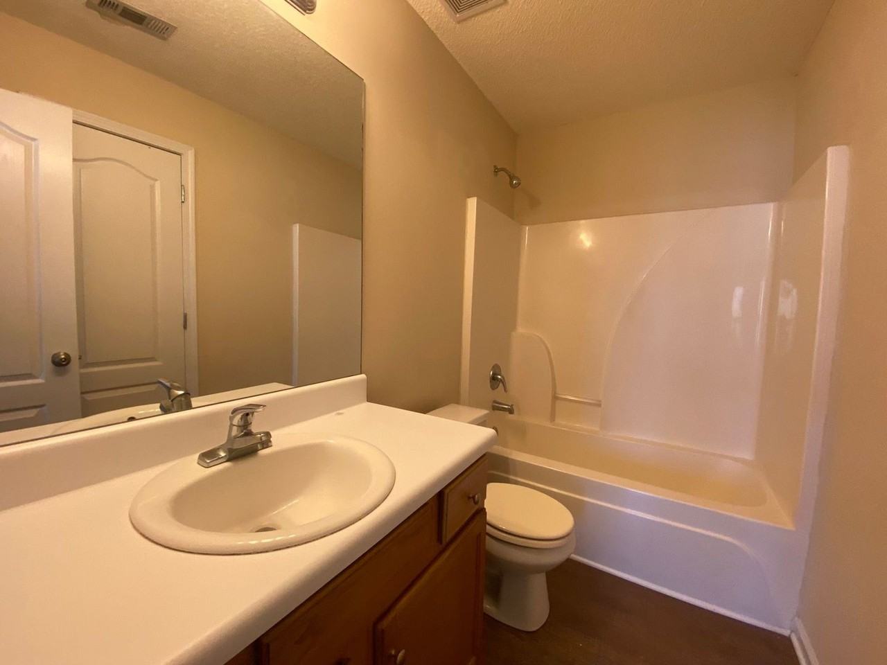 218 Bridgewater Cir - Photo 5 of 18