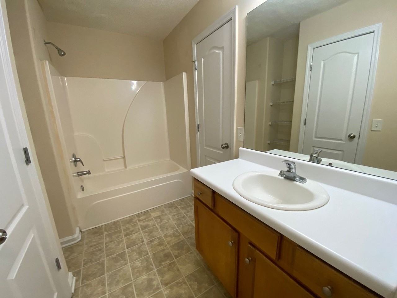 218 Bridgewater Cir - Photo 7 of 18