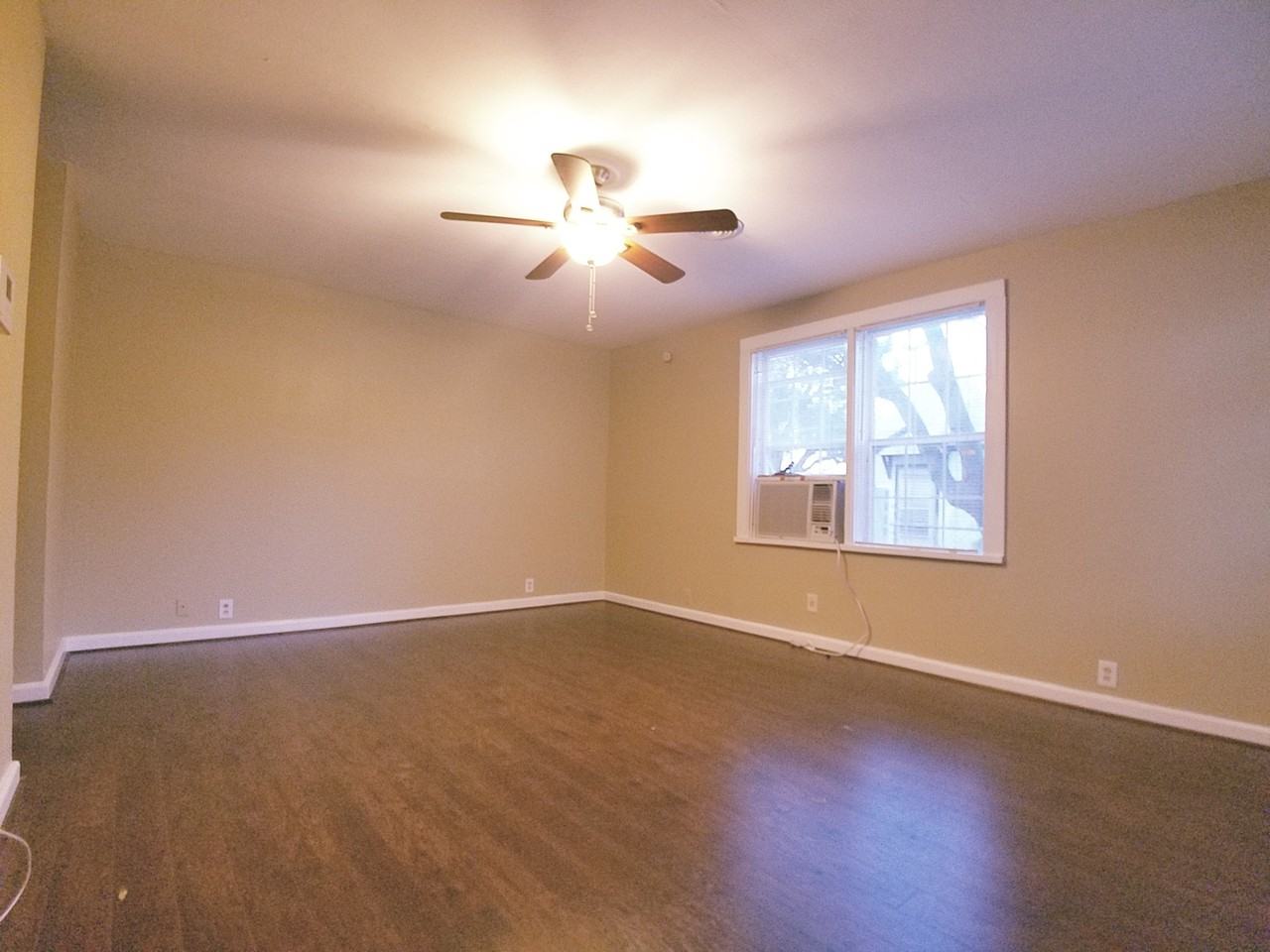 203 Beatrice St - Photo 3 of 14