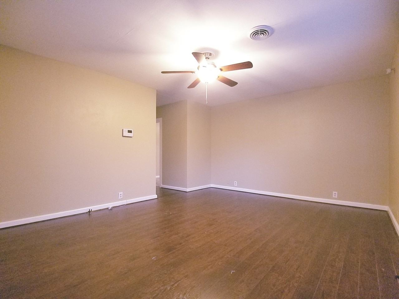 203 Beatrice St - Photo 4 of 14