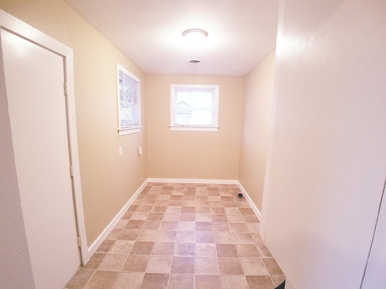 203 Beatrice St - Photo 7 of 14