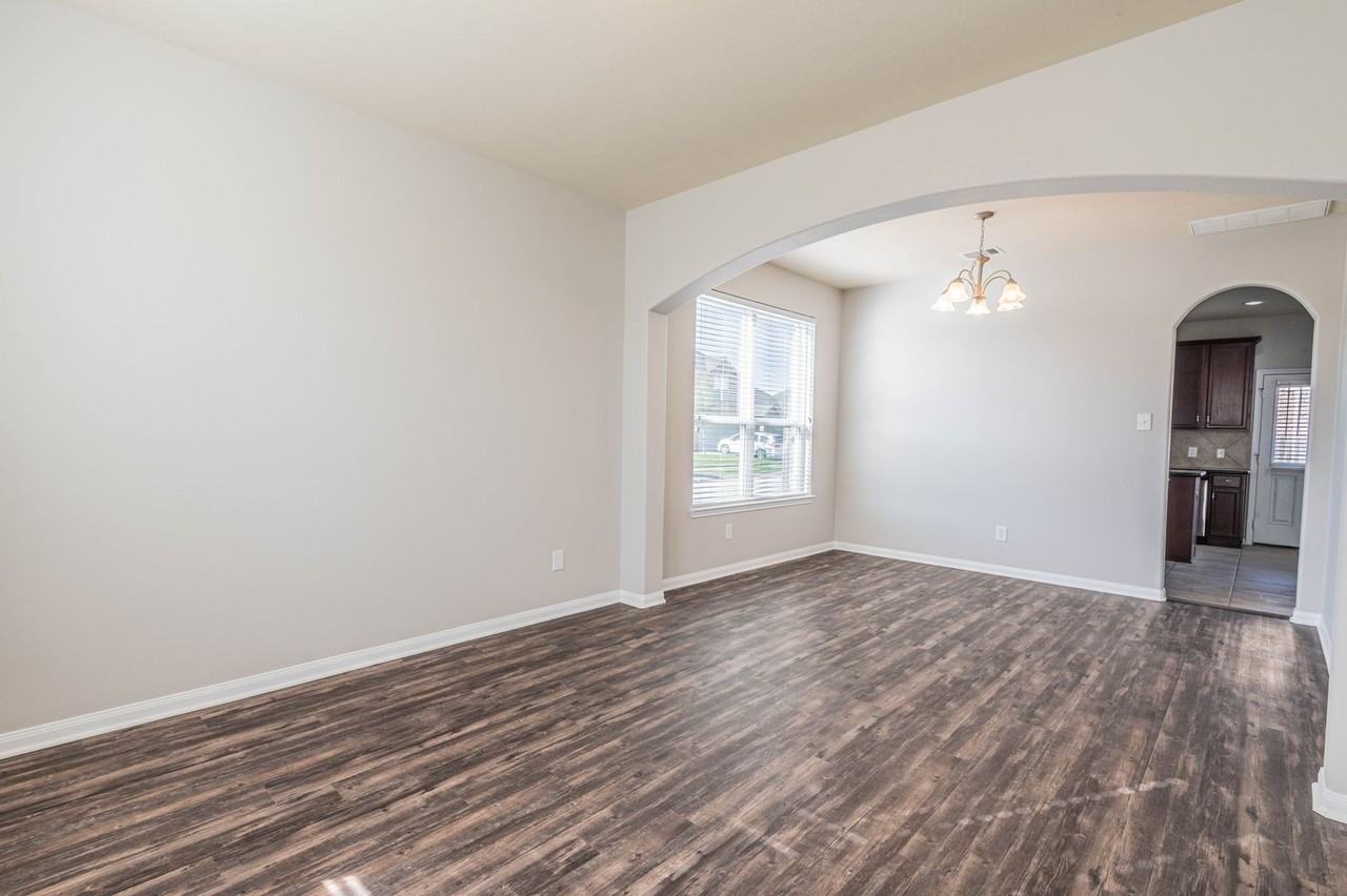 24726 Colonial Elm Dr - Photo 5 of 23