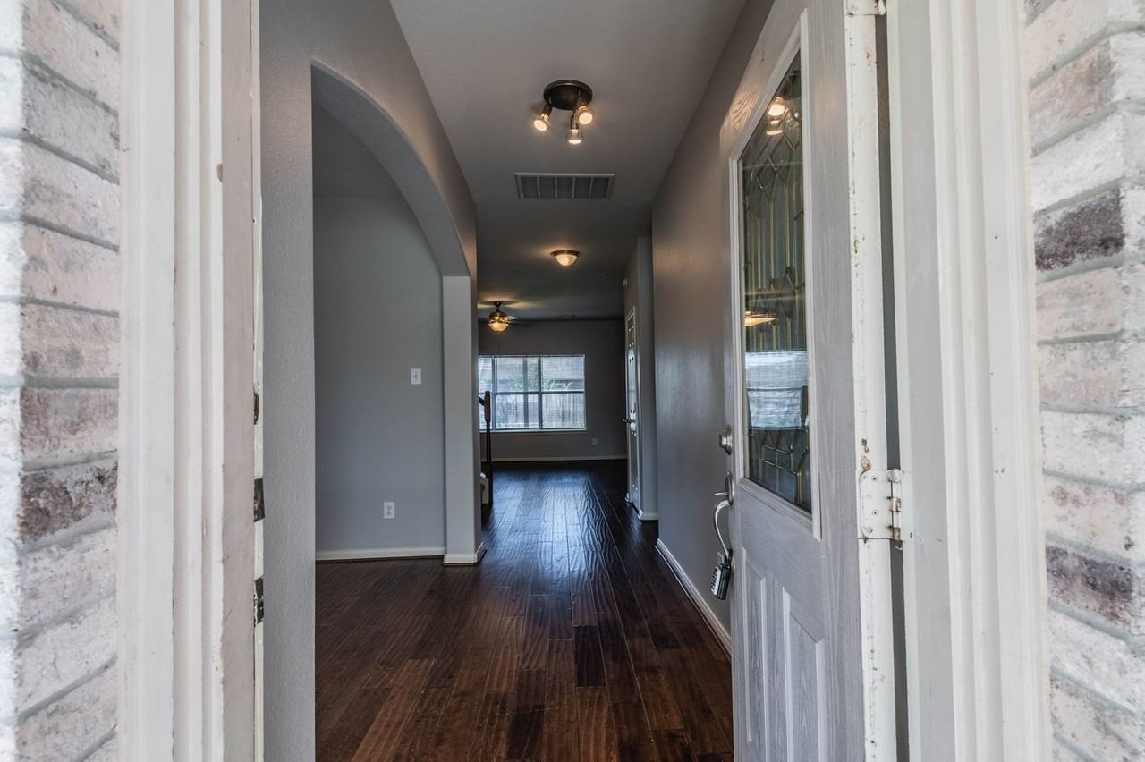 20926 Hamlet Ridge Ln - Photo 2 of 18