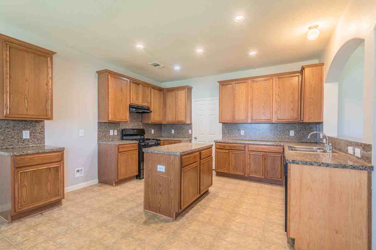 20926 Hamlet Ridge Ln - Photo 6 of 18