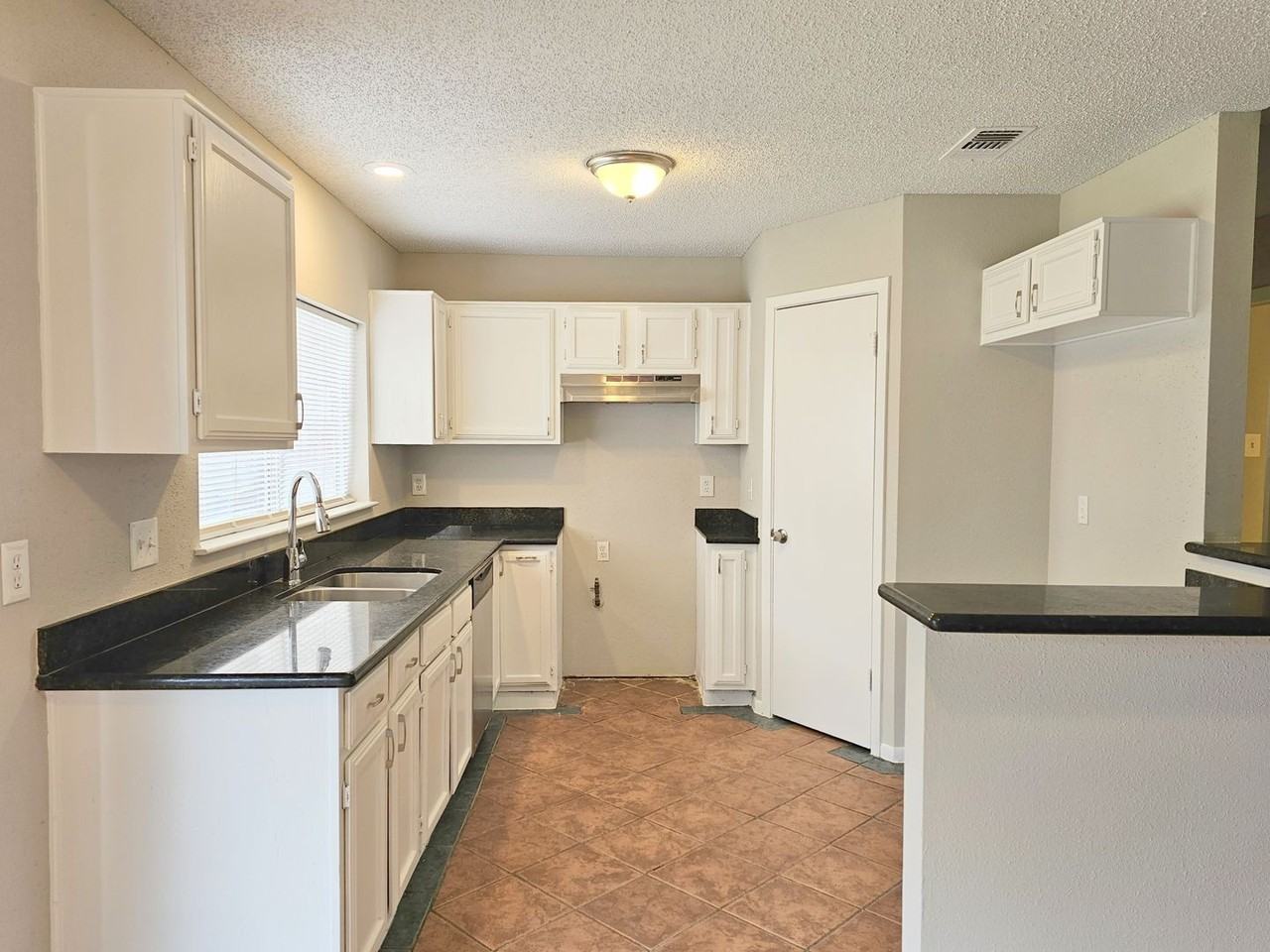 6103 Wolfboro Dr - Photo 5 of 20