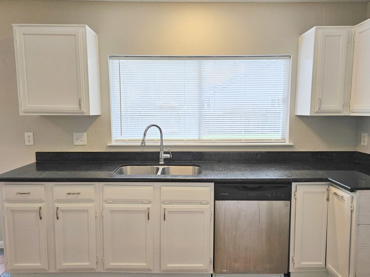 6103 Wolfboro Dr - Photo 6 of 20