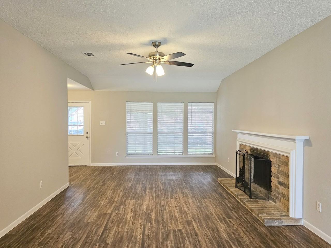 6103 Wolfboro Dr - Photo 7 of 20