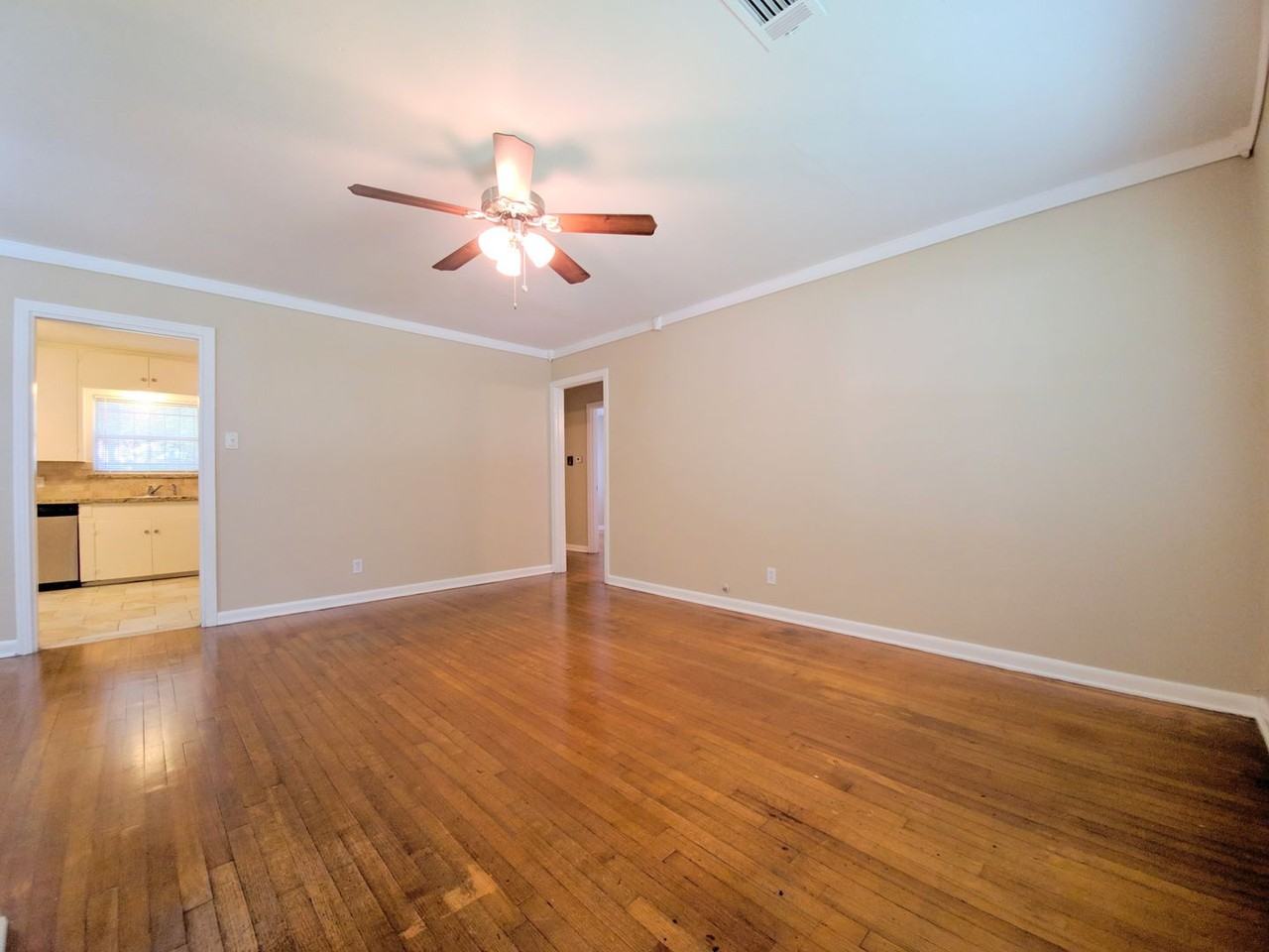 1223 Shawnee St - Photo 2 of 15