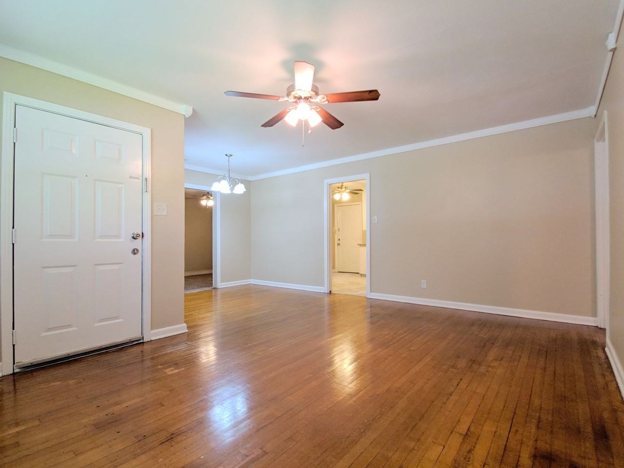 1223 Shawnee St - Photo 3 of 15