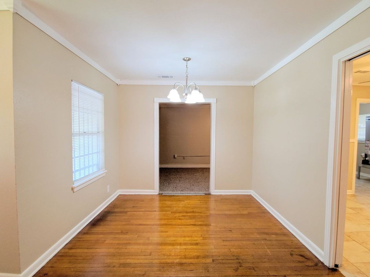 1223 Shawnee St - Photo 4 of 15