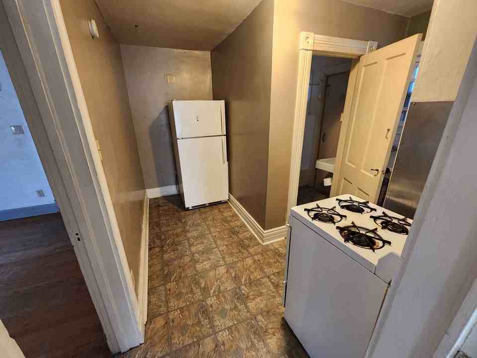 655 E 7th St Apt 2nd #2ndFLBACK - Photo 2 of 7