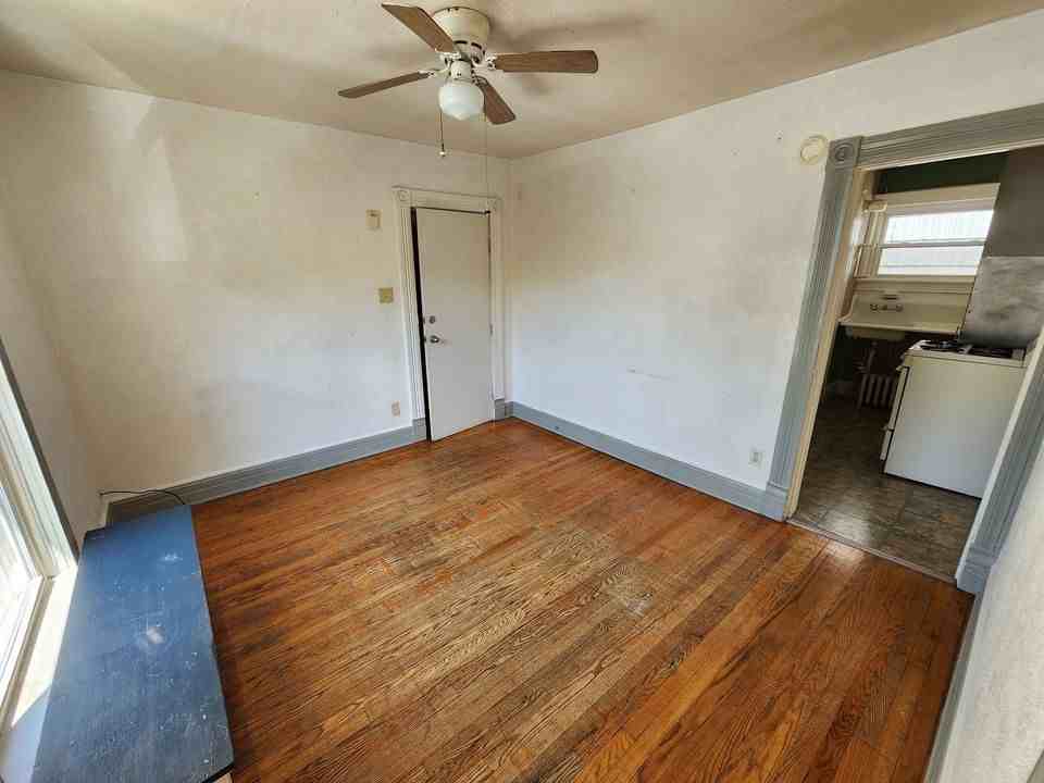 655 E 7th St Apt 2nd #2ndFLBACK - Photo 4 of 7