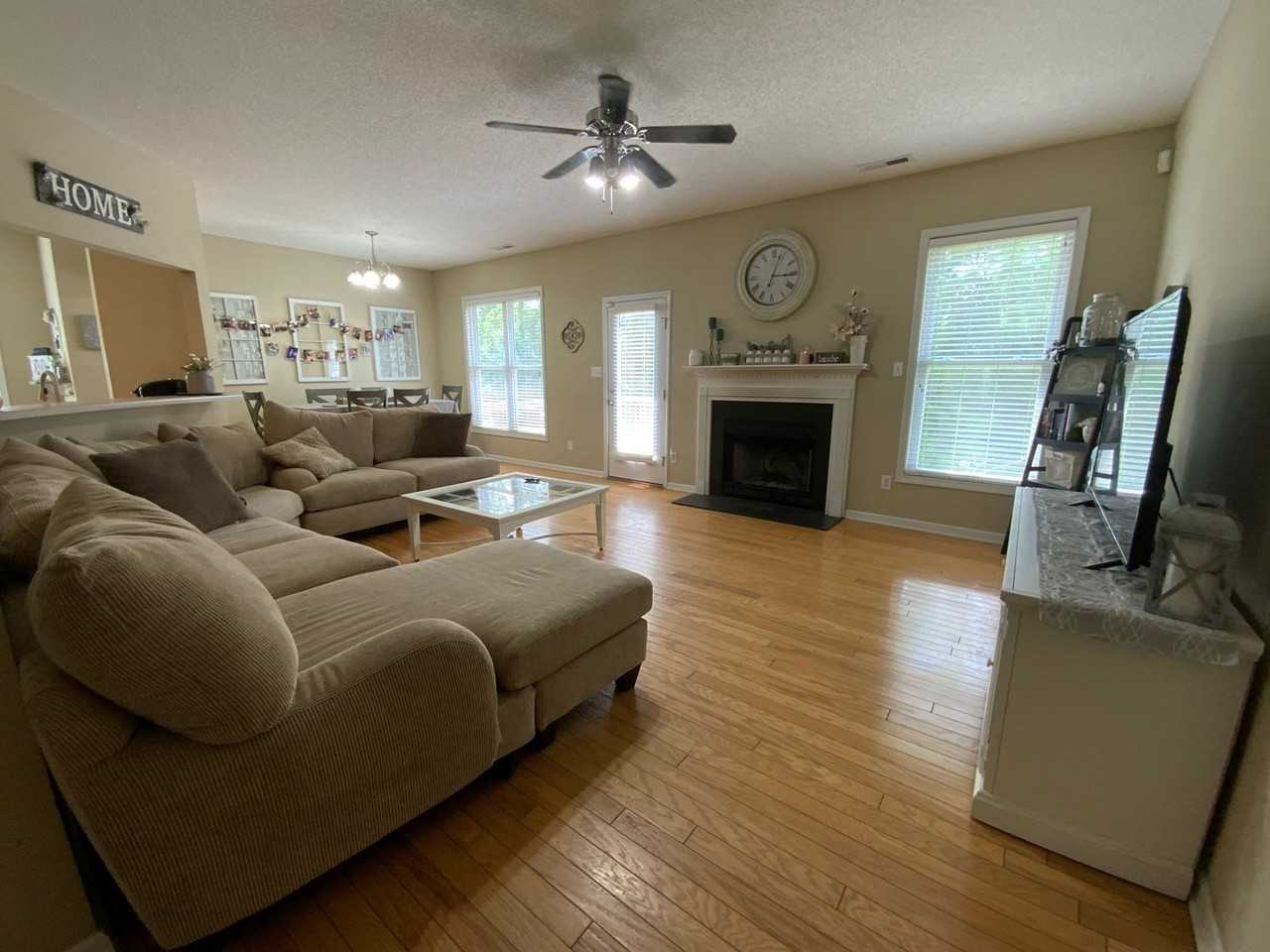 548 Raintree Rd - Photo 3 of 15