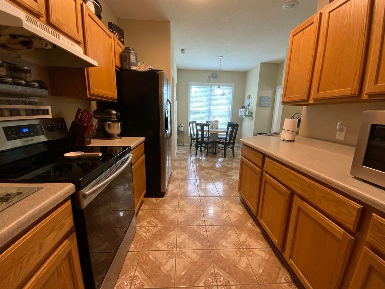 548 Raintree Rd - Photo 4 of 15